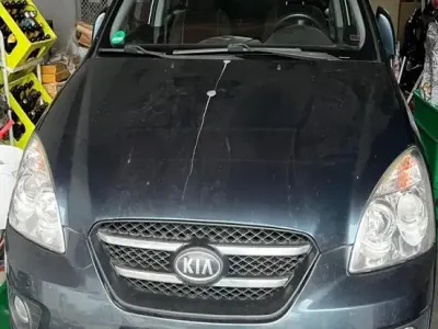 Gebraucht Kia Carens 145 PS (106 kW) 2010 Grün Van / Kleinbus
