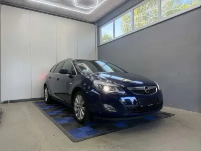 Gebraucht Opel Astra Active 140 PS (102 kW) 2012 Blau Kombi