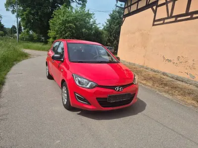 Gebraucht Hyundai i20 86 PS (63 kW) 2013 Rot Kleinwagen