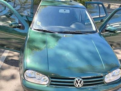 Grün Gebraucht 2002 VW Golf Limousine | 2.000 € (Fairer Preis)