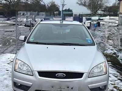 Gebraucht Ford Focus 109 PS (80 kW) 2007 Silber Limousine