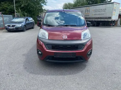 Gebraucht Fiat Fiorino Basis 77 PS (56 kW) 2017 Braun Van / Kleinbus