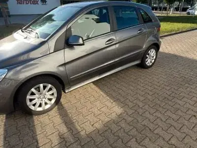 Gebraucht Mercedes B200 136 PS (100 kW) 2009 Grau Van / Kleinbus