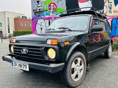 Schwarz Gebraucht 2019 Lada Urban SUV | 15.990 € (Teuer)