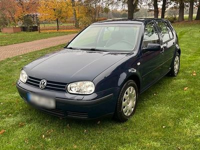 Blau Gebraucht 2002 VW Golf IV Kleinwagen | 2.790 € (Etwas zu teuer)