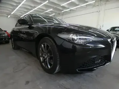 Usata Alfa Romeo Giulia 150 CV (110 kW) 2017 Nero Berlina