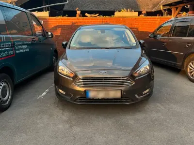 Gebraucht Ford Focus Titanium 120 PS (88 kW) 2015 Grau Kombi