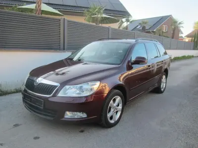 Gebraucht Skoda Octavia Family 152 PS (111 kW) 2012 Rot Limousine