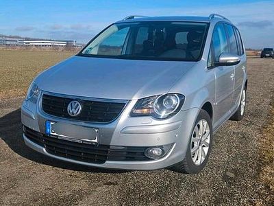Grau Gebraucht 2010 VW Touran Van / Kleinbus | 6.500 € (Etwas zu teuer)