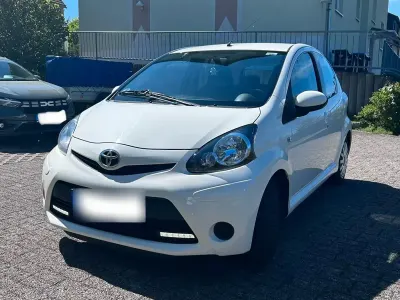 Second-hand Toyota Aygo 68 CP (50 kW) 2014 Alb Hatchback