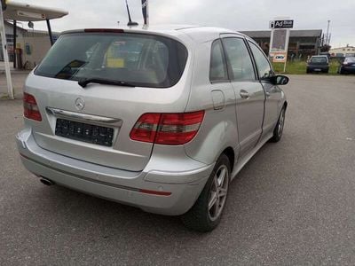 Mercedes B200