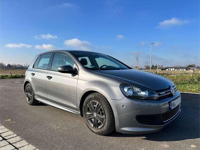Grau Gebraucht 2011 VW Golf VI Kleinwagen | 4.450 € (Fairer Preis)