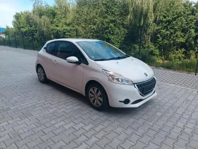 Gebraucht Peugeot 208 68 PS (50 kW) 2014 Weiß Kleinwagen