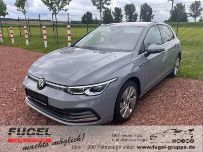 Gebraucht VW Golf VIII Style 245 PS (180 kW) 2022 Mondsteingrau Limousine