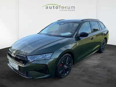 Neu Skoda Octavia RS 265 PS (194 kW) 2025 Khaki green metallic Kombi