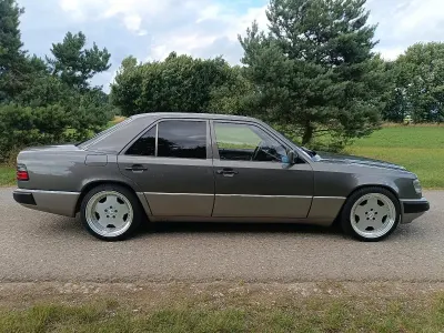 Gebraucht Mercedes E300 180 PS (132 kW) 1990 Grau Limousine