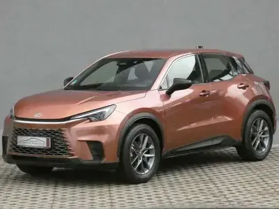 Gebraucht Lexus LBX 136 PS (100 kW) 2024 Kupferrot SUV