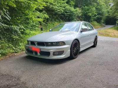 Second-hand Mitsubishi Galant 160 CP (117 kW) 2001 Argintiu Berlinǎ