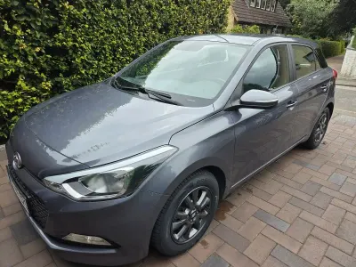 Gebraucht Hyundai i20 Active 84 PS (61 kW) 2017 Grau Kleinwagen