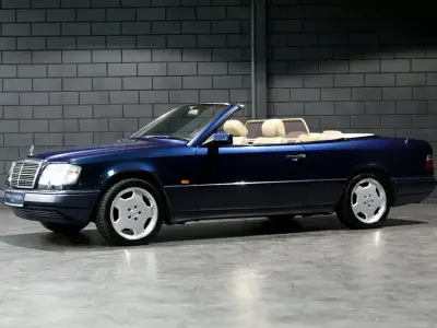 Gebraucht Mercedes E220 150 PS (110 kW) 1996 Blau Cabrio