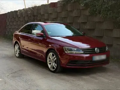 Gebraucht VW Jetta 120 PS (88 kW) 2016 Rot Limousine