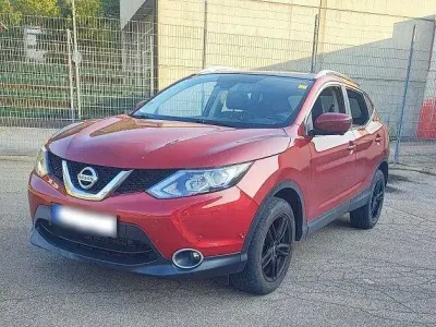 Gebraucht Nissan Qashqai Tekna 116 PS (85 kW) 2015 Rot SUV