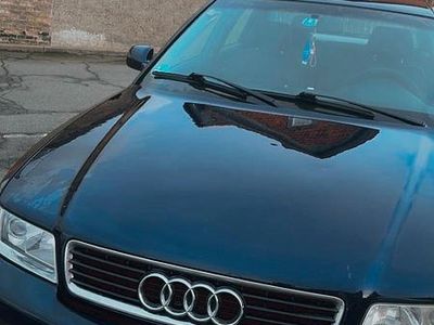 Second-hand Audi A4 100 CP (73 kW) 1999 Albastru Hatchback