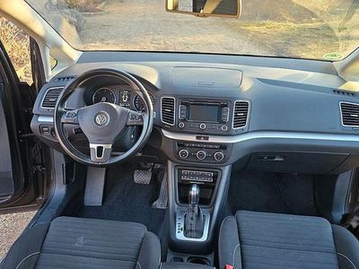 Gebraucht VW Sharan 140 PS (102 kW) 2014 Braun Van / Kleinbus