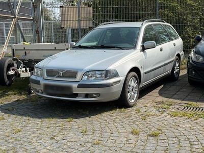 Second-hand Volvo V40 109 CP (80 kW) 2001 Argintiu Break