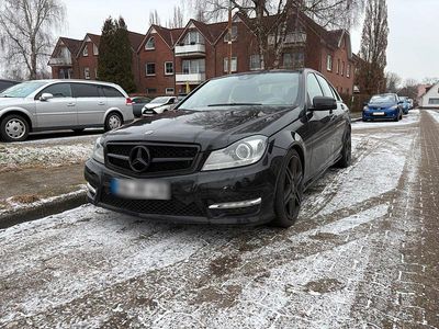 Schwarz Gebraucht 2012 Mercedes C200 AMG line Limousine | 9.900 €