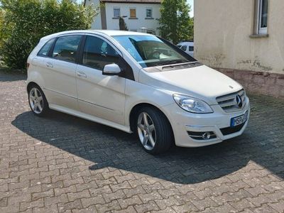 Mercedes B200