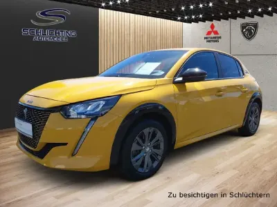 Gebraucht Peugeot 208 Active 100 kW (136 PS) 2022 Lack gelb faro/typ aussenverkleidung met (metallic) Kleinwagen