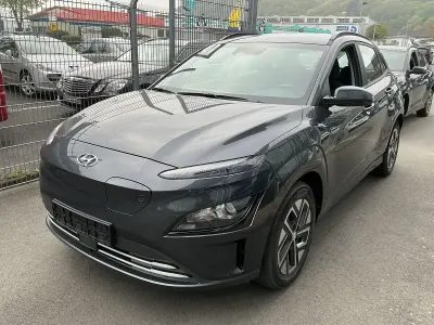 Usata Hyundai Kona Select 100 kW (136 CV) 2023 Nero SUV