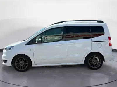 Gebraucht Ford Tourneo 101 PS (74 kW) 2018 Weiß Van / Kleinbus