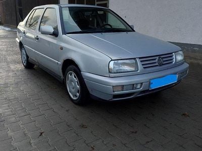 Gebraucht VW Vento 74 PS (54 kW) 1996 Silber Limousine