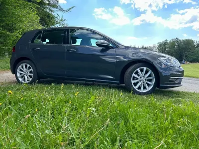 Gebraucht VW Golf VII Highline 131 PS (96 kW) 2019 Grau Limousine