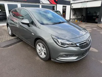Używany Opel Astra Dynamic 125 KM (91 kW) 2017 Sedan/Limuzyna