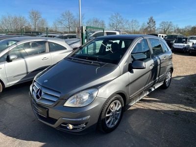 Gebraucht Mercedes B200 140 PS (102 kW) 2011 Grau Van / Kleinbus