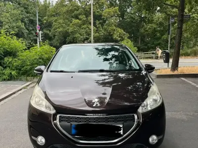 Gebraucht Peugeot 208 Active 82 PS (60 kW) 2013 Schwarz Kleinwagen