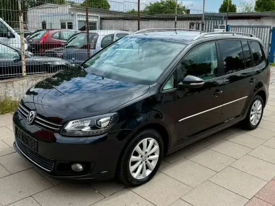 Gebraucht VW Touran Highline 140 PS (102 kW) 2014 Deep black perleffekt Van / Kleinbus