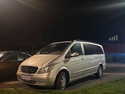Grau Gebraucht 2004 Mercedes Viano Van / Kleinbus | 5.699 € (Fairer Preis)