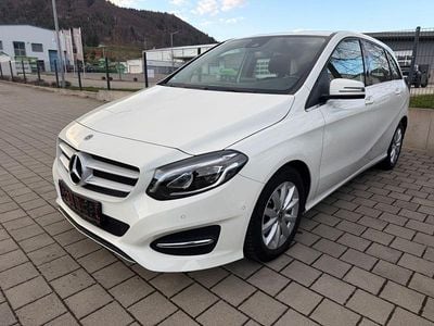 Gebraucht Mercedes B180 Style 122 PS (89 kW) 2018 Weiß Van / Kleinbus