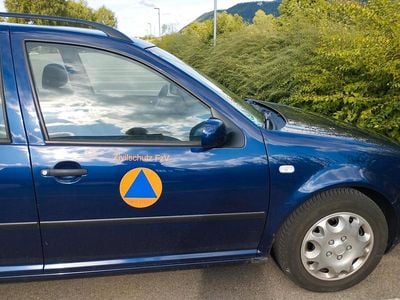 Blau Gebraucht 2001 VW Golf IV Kombi | 1.450 € (Etwas zu teuer)