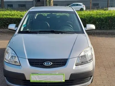 Gebraucht Kia Rio Spirit 111 PS (81 kW) 2008 Silber Limousine