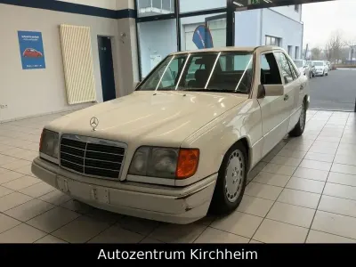 Gebraucht Mercedes E220 150 PS (110 kW) 1993 Weiß Limousine
