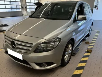 Gebraucht Mercedes B180 Style 122 PS (89 kW) 2012 Silber Kleinwagen