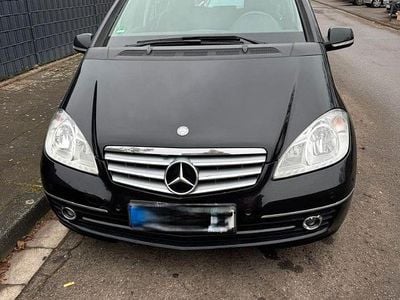 Gebraucht Mercedes A180 Elegance 109 PS (80 kW) 2012 Schwarz Van / Kleinbus