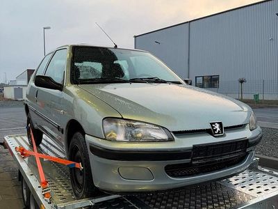 Blau Gebraucht 2001 Peugeot 106 Kleinwagen | 1.100 €