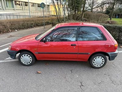 Begagnad Toyota Starlet XLi 75 HK (55 kW) 1991 Röd Halvkombi