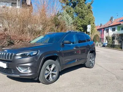 Gebraucht Jeep Cherokee Overland 195 PS (143 kW) 2020 Andere farben SUV